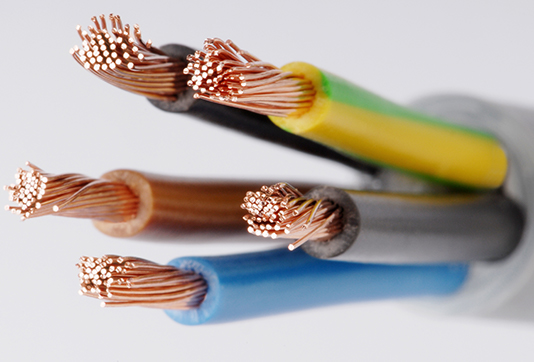 さまざまな種類の電源ケーブルはどのような場合に適していますか?